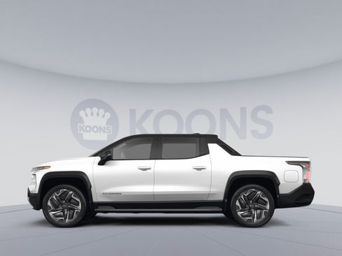 Used 2024 Chevrolet Silverado EV RST AWD/4WD image 2