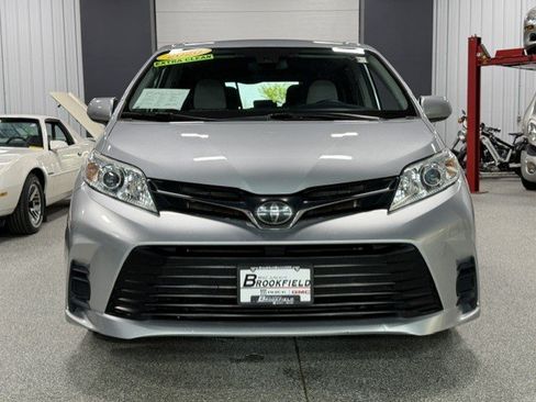Used 2020 Toyota Sienna LE w/ LE Preferred Package FWD image 6