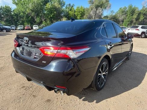 Used 2019 Toyota Camry SE FWD image 6