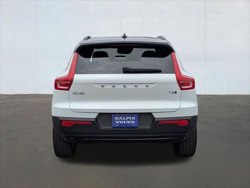 Used 2021 Volvo XC40 T5 R-Design w/ Advanced Package AWD/4WD image 4