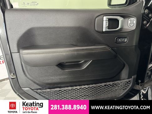Used 2022 Jeep Gladiator Overland AWD/4WD image 11