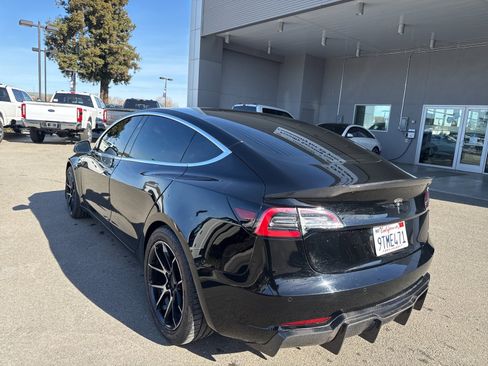 Used 2018 Tesla Model 3 Long Range image 4