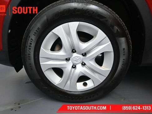 Used 2015 Toyota RAV4 LE AWD/4WD image 32