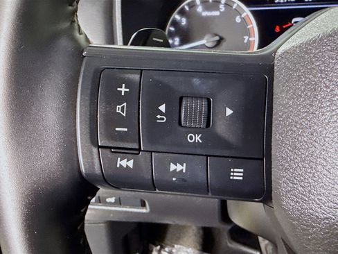 Used 2025 Nissan Rogue SV image 14