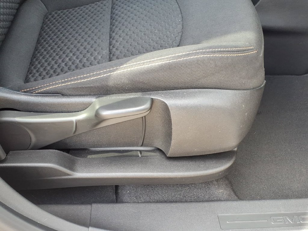 Used 2020 GMC Terrain SLE FWD image 13