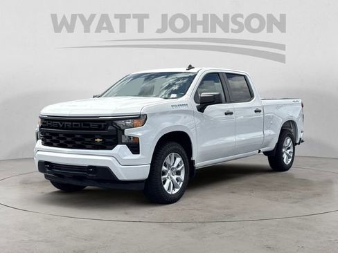 Used 2022 Chevrolet Silverado 1500 Custom AWD/4WD image 1