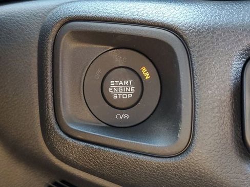 New 2025 Jeep Gladiator Sport image 33