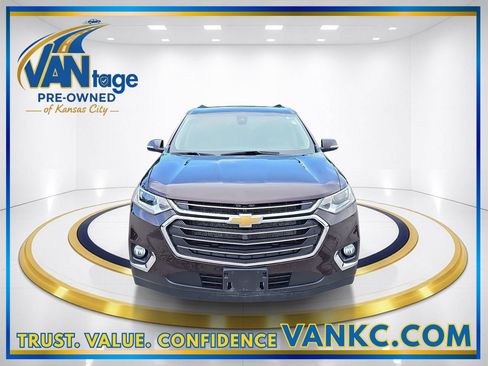 Used 2020 Chevrolet Traverse LT FWD image 2