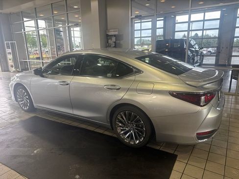 Used 2025 Lexus ES 300h w/ Accessory Package (Z1) FWD image 5