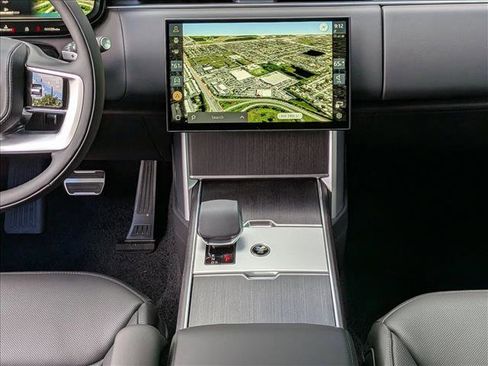 New 2025 Land Rover Range Rover SE image 11