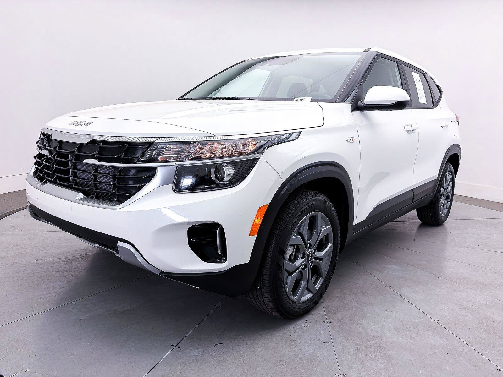 Used 2025 Kia Seltos LX AWD/4WD image 11