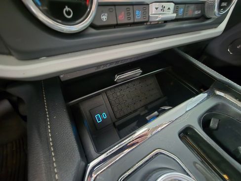 Used 2024 Ford Expedition XLT image 19