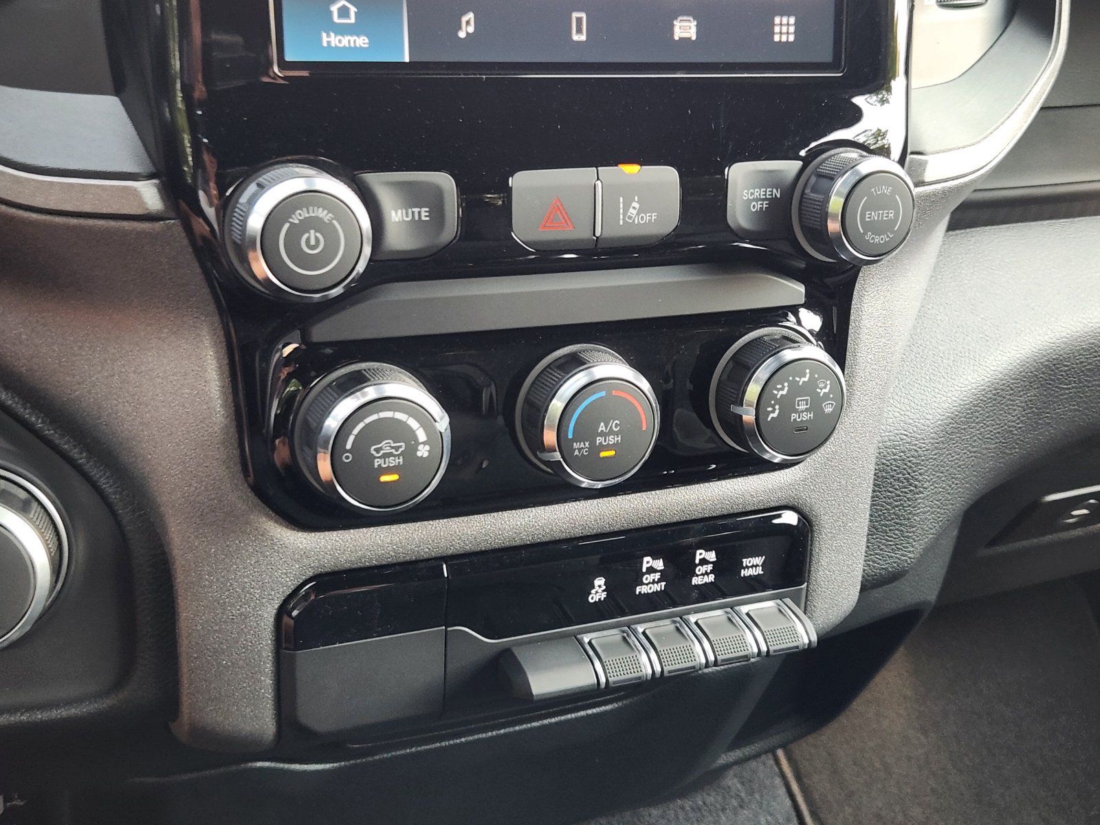 New 2026 RAM 1500 Express RWD image 17