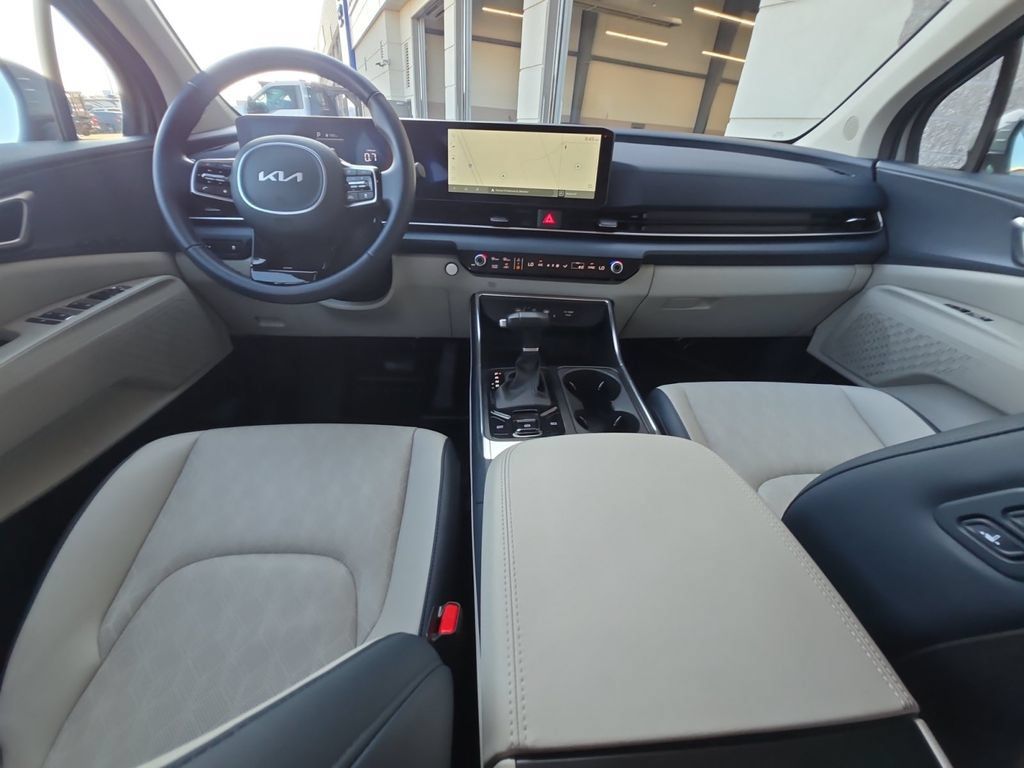 Used 2026 Kia Carnival EX FWD image 27