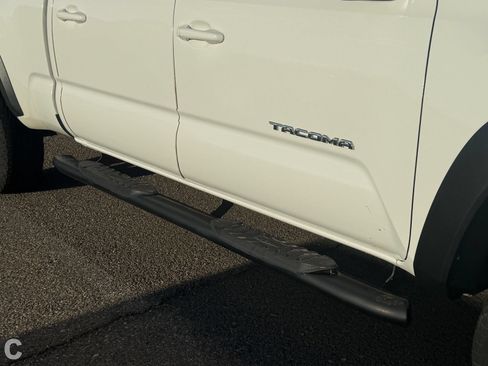 Used 2019 Toyota Tacoma TRD Off-Road w/ Technology Package AWD/4WD image 7