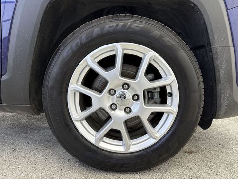 Used 2020 Jeep Renegade Latitude w/ UConnect 8.4 Nav Group image 42