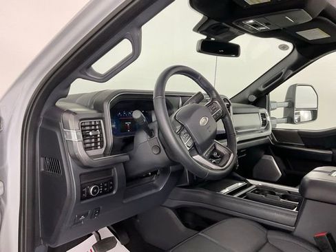 Used 2025 Ford F450 Platinum w/ FX4 Off-Road Package image 14