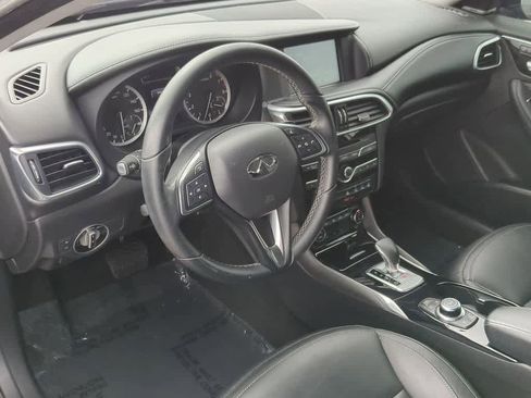 Used 2018 INFINITI QX30 ESSENTIAL image 2