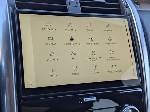 Certified 2024 Land Rover Discovery Dynamic SE image 16