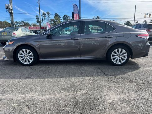 Used 2020 Toyota Camry LE image 7