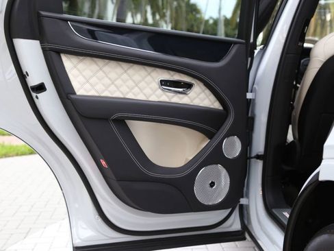 Used 2021 Bentley Bentayga image 53