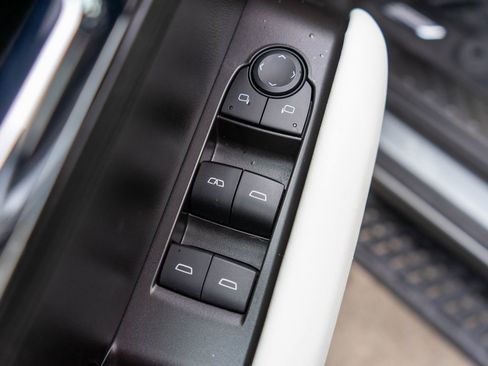 Used 2024 GMC Canyon AT4X image 17