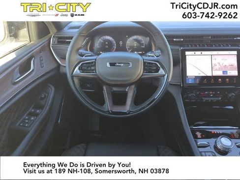 New 2025 Jeep Grand Cherokee Summit image 13