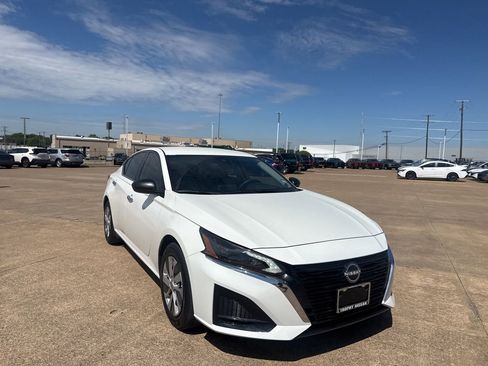 Certified 2025 Nissan Altima 2.5 S image 2