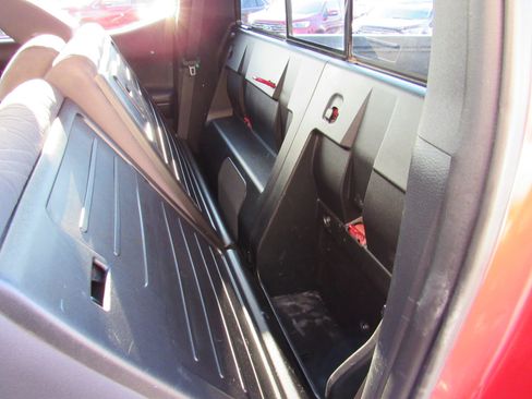 Used 2017 Toyota Tacoma TRD Off-Road image 32