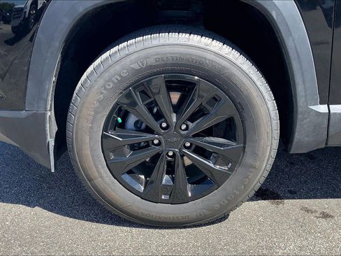 Used 2025 Chevrolet Equinox LT FWD image 8