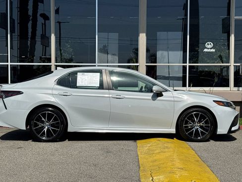 Used 2024 Toyota Camry SE FWD image 3