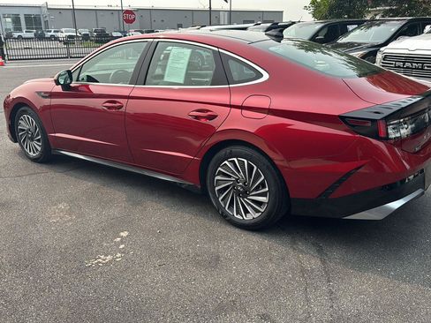 Used 2025 Hyundai Sonata Limited FWD image 9
