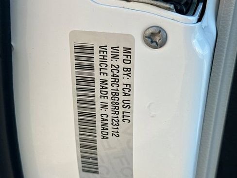 Used 2024 Chrysler Pacifica Touring-L image 34