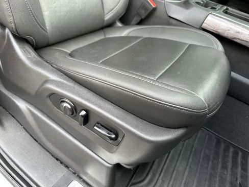 Used 2021 Chevrolet Silverado 1500 LTZ w/ LTZ Premium Package AWD/4WD image 32