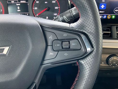 Used 2025 Chevrolet Trax RS w/ Sunroof Package FWD image 25
