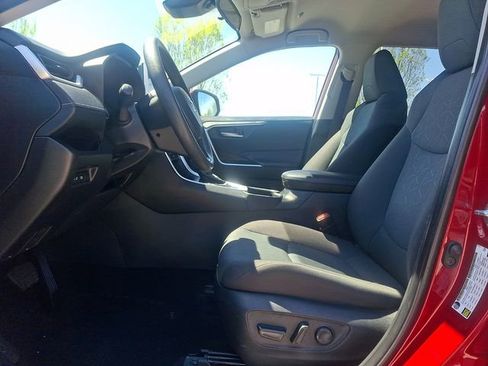 Used 2025 Toyota RAV4 XLE AWD/4WD image 13