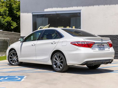 Used 2015 Toyota Camry XSE FWD image 10