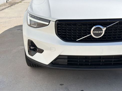 Used 2023 Volvo XC40 B5 Plus w/ Protection Package Premier image 28