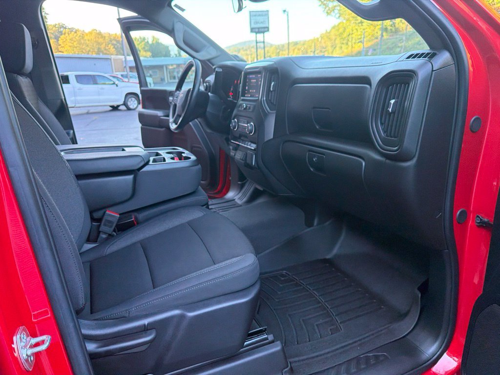 Used 2025 Chevrolet Silverado 2500 Custom w/ Custom Convenience Package AWD/4WD image 17