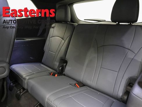 Used 2023 Buick Enclave Essence FWD image 27
