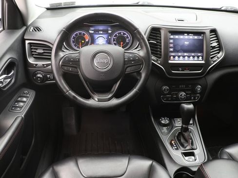 Used 2019 Jeep Cherokee Trailhawk w/ Cold Weather Group image 12