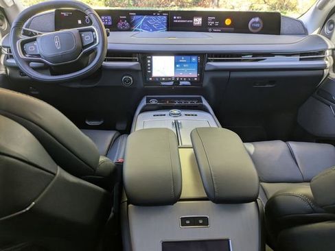 New 2025 Lincoln Navigator L Reserve AWD/4WD image 13