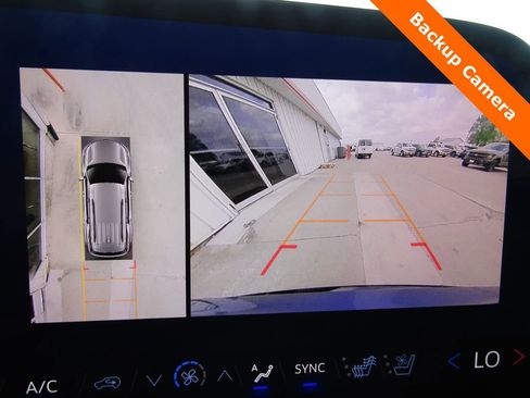 Used 2024 Chevrolet Traverse RS image 21