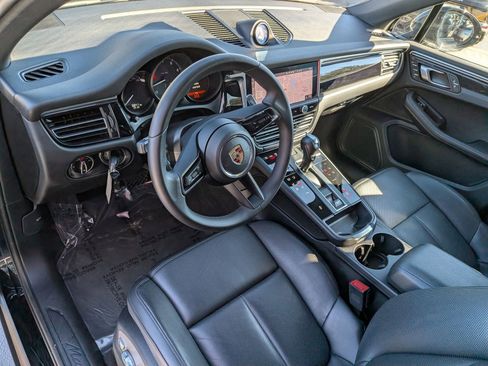 Used 2025 Porsche Macan Turbo image 4