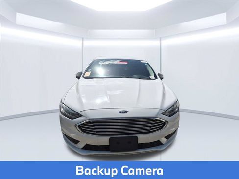 Used 2017 Ford Fusion SE w/ Fusion SE Technology Package FWD image 5