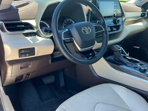 Used 2022 Toyota Highlander Limited AWD/4WD image 19