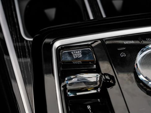 Used 2023 BMW 740i RWD image 25