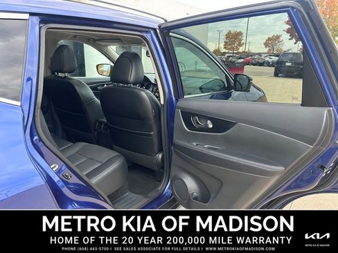 Used 2017 Nissan Rogue SL w/ SL Premium Package image 38