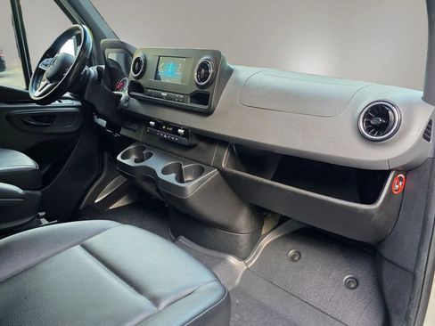 Used 2021 Mercedes-Benz Sprinter 2500 w/ Premium Package image 32
