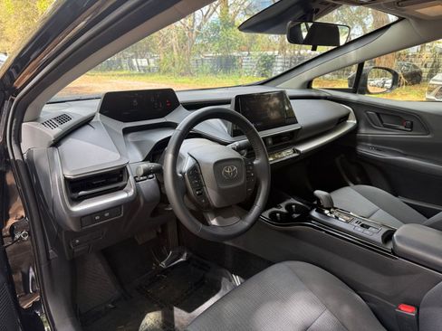 Used 2025 Toyota Prius LE image 29